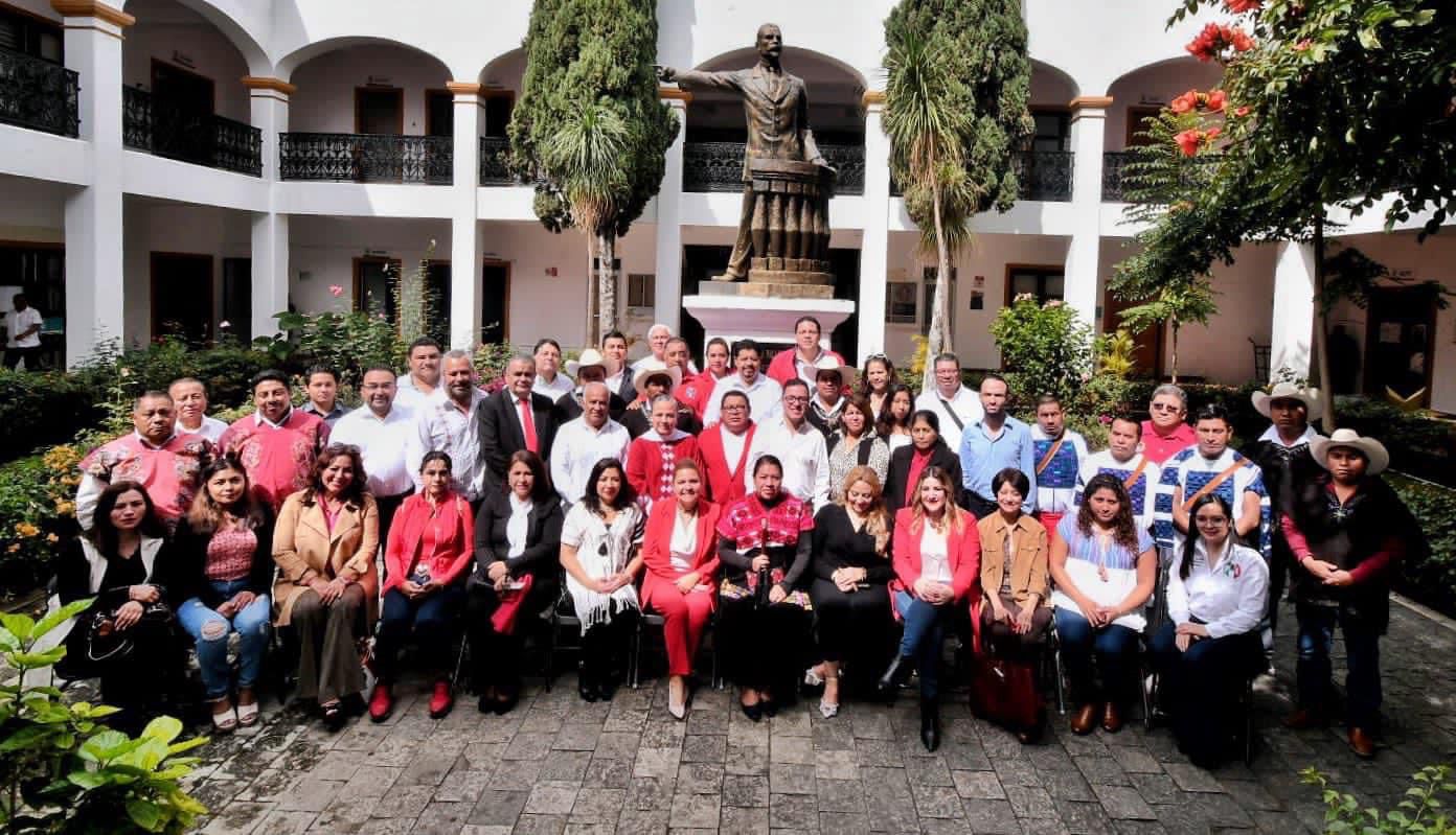 Priistas presentes en el Congreso Estatal de Regidoras y Regidores (ANAREM)