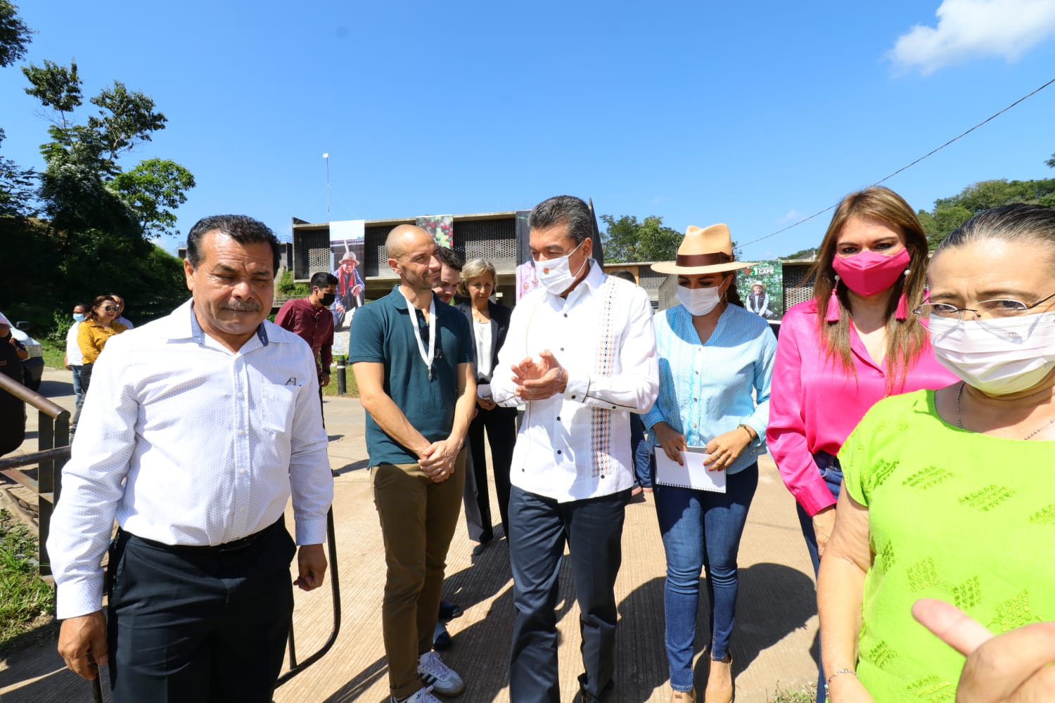 Rutilio Escandón entrega apoyos al sector cafetalero de las regiones Soconusco y Sierra