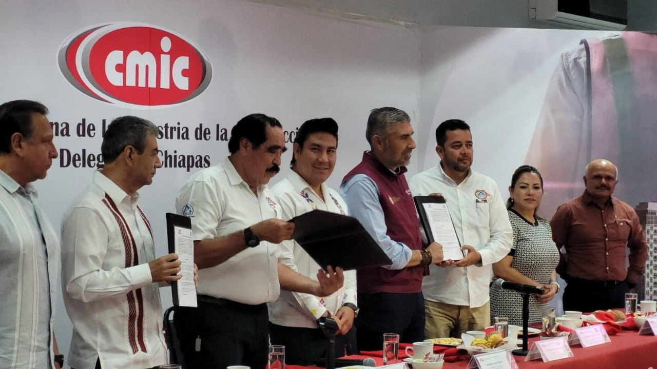 Firman convenio para acabar con “coyotes”