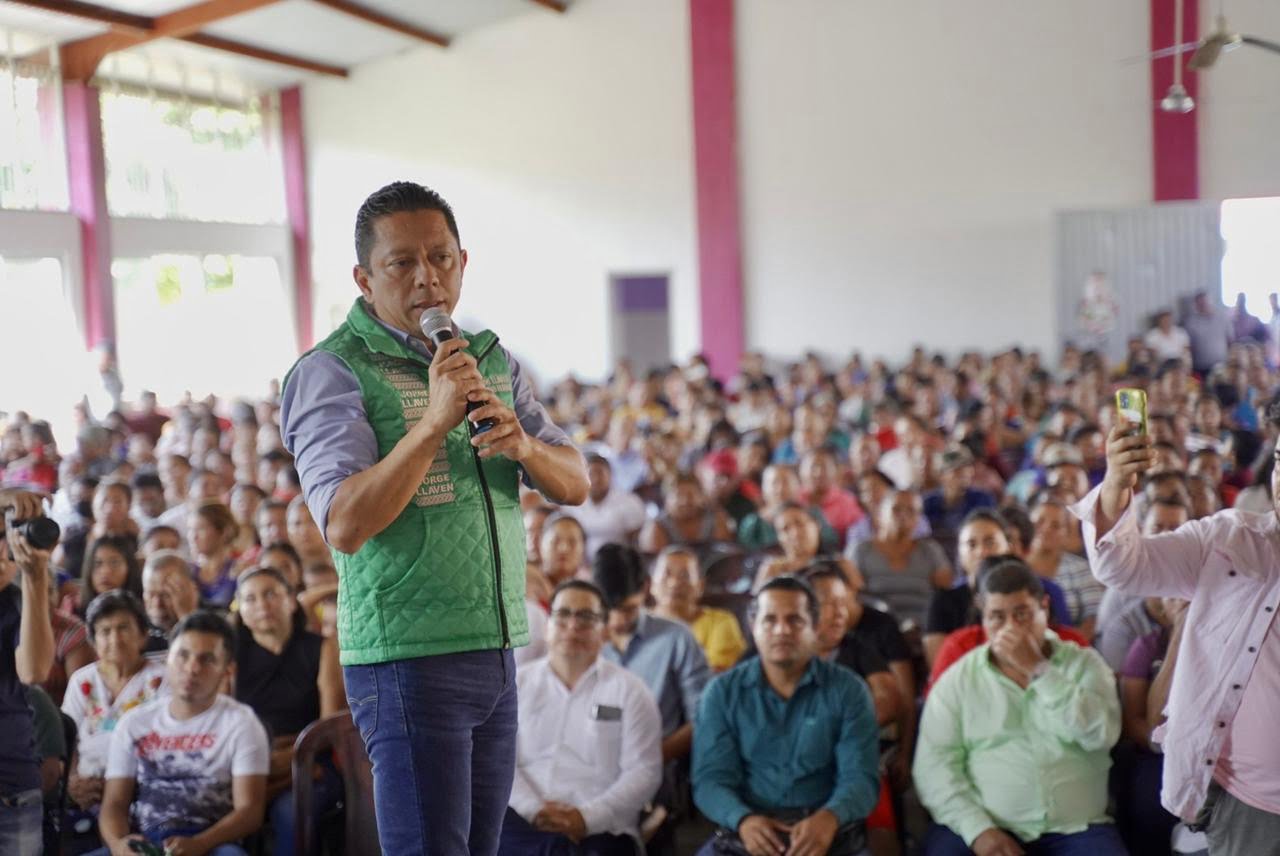 Supervisa Ángel Torres construcción de mercado público en Berriozábal