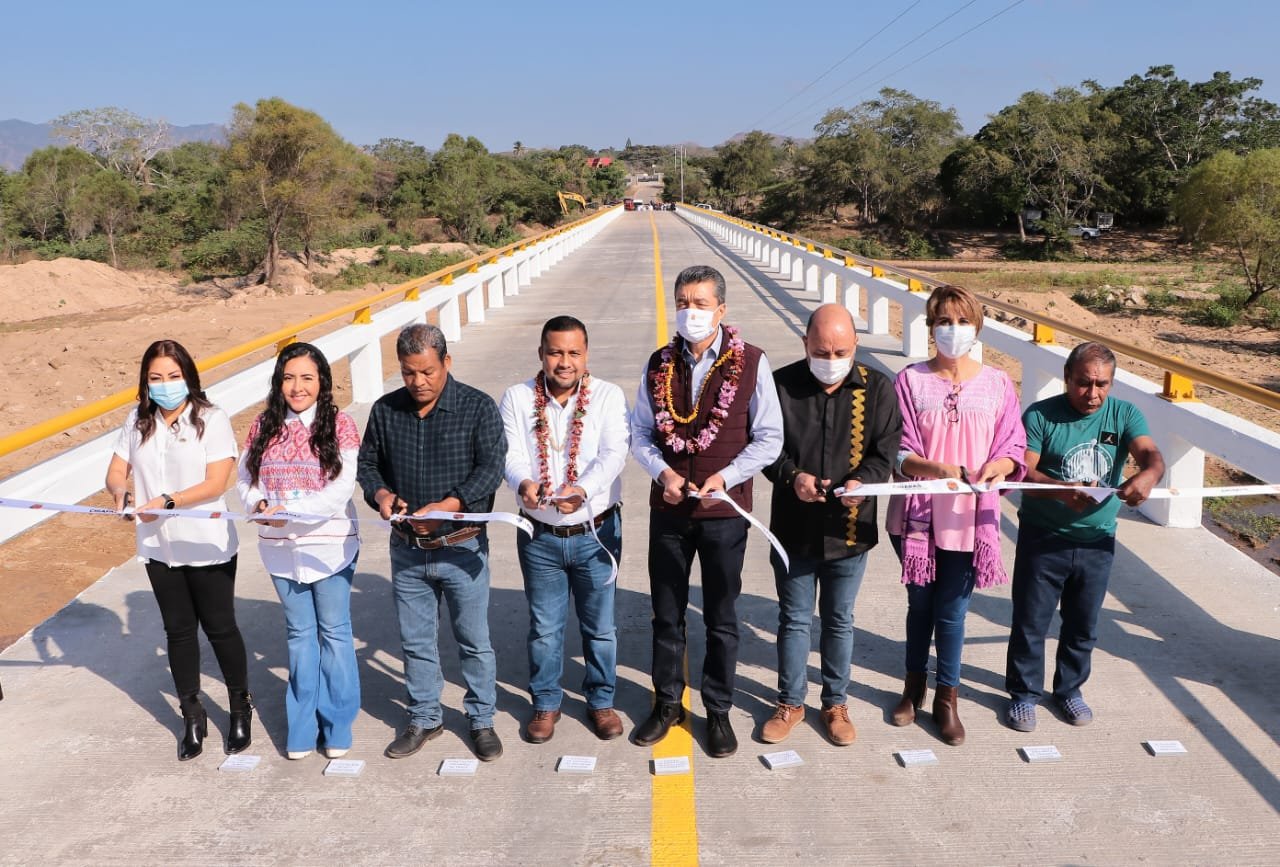 En Cintalapa, inaugura Rutilio Escandón ampliación del Puente Vado del ejido Pomposo Castellanos