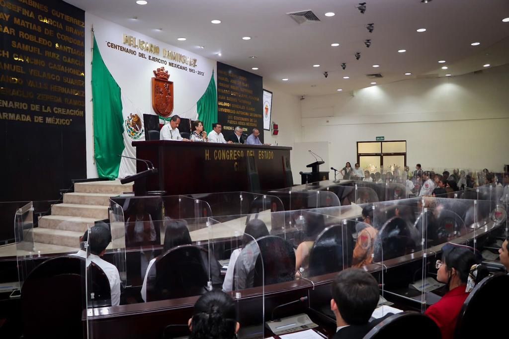 Exhorta el Diputado por Morena, Raúl Bonifaz, a jóvenes estudiantes de la Facultad de Derecho (San Cristobal y Extensiones Palenque y Tapachula) a continuar estudiando por Chiapas.
