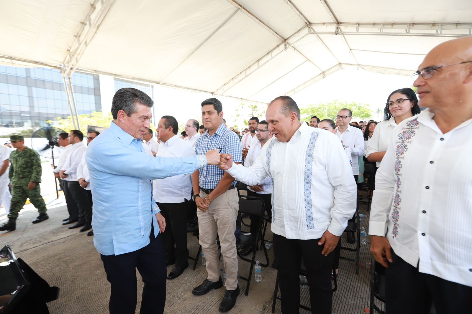 Rutilio Escandón entrega 38 vehículos a la Policía de Investigación de la FGE