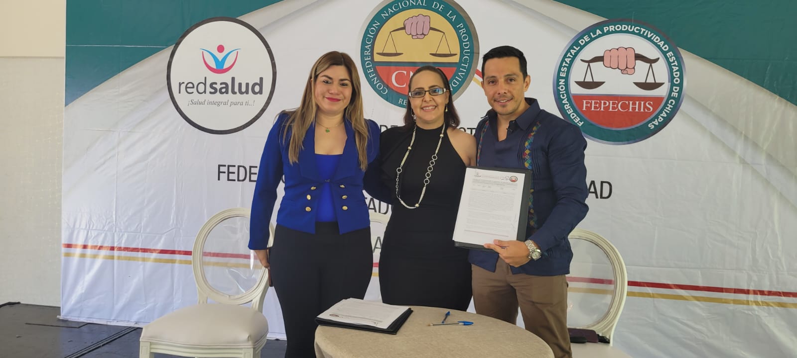 Firman convenio por la salud