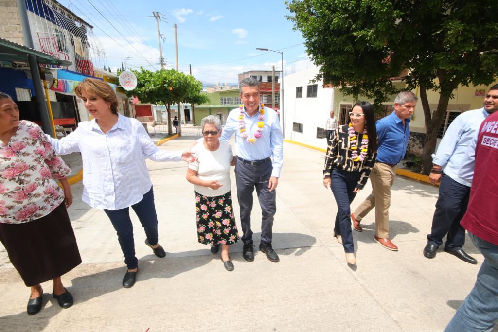 Inaugura Rutilio Escandón calles en la colonia Calvarium de Tuxtla Gutiérrez