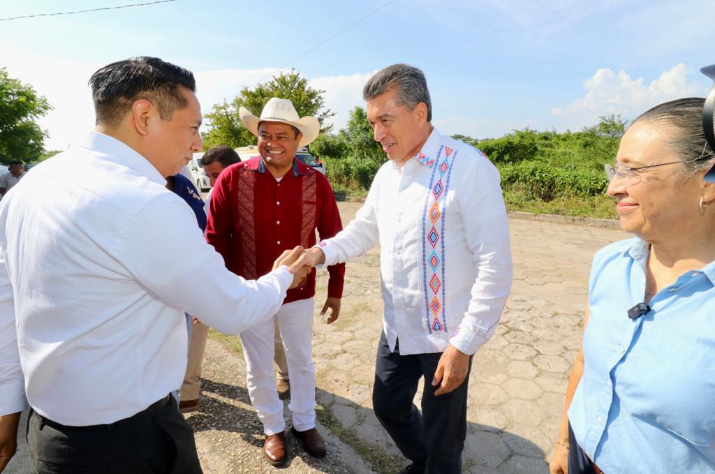 Rutilio Escandón entrega equipamiento e inicia rehabilitación en campamentos tortugueros de la Semahn