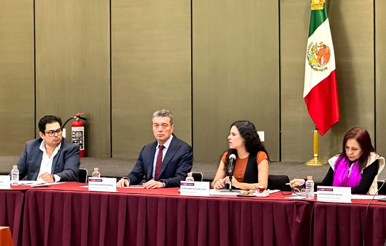 Asiste Rutilio Escandón a reunión con representantes del SNTE-CNTE, encabezada por Luisa María Alcalde