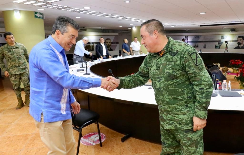 Aeronaves oficiales superan horas de vuelo del anterior gobierno; pero ahora en ayuda al pueblo: Rutilio Escandón