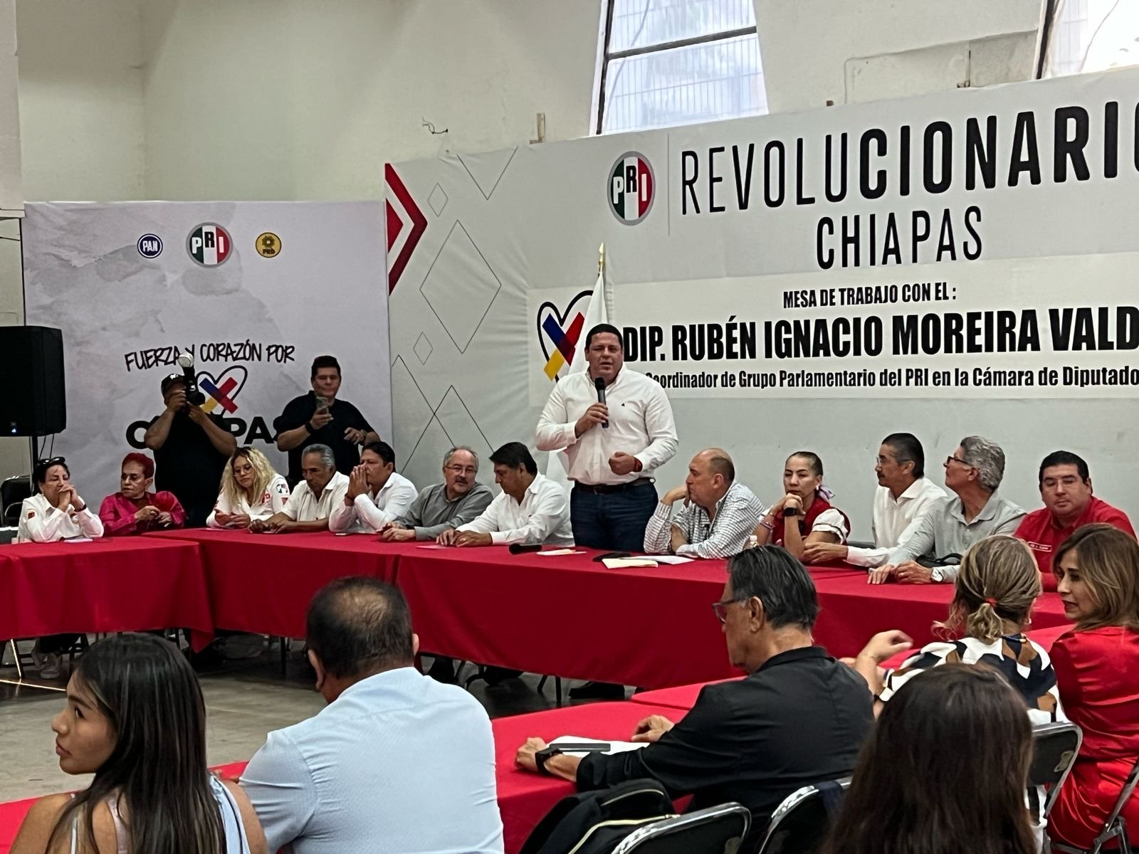 Rubén Moreira atestigua acciones de fortalecimiento estructuras y candidatos en Chiapas.