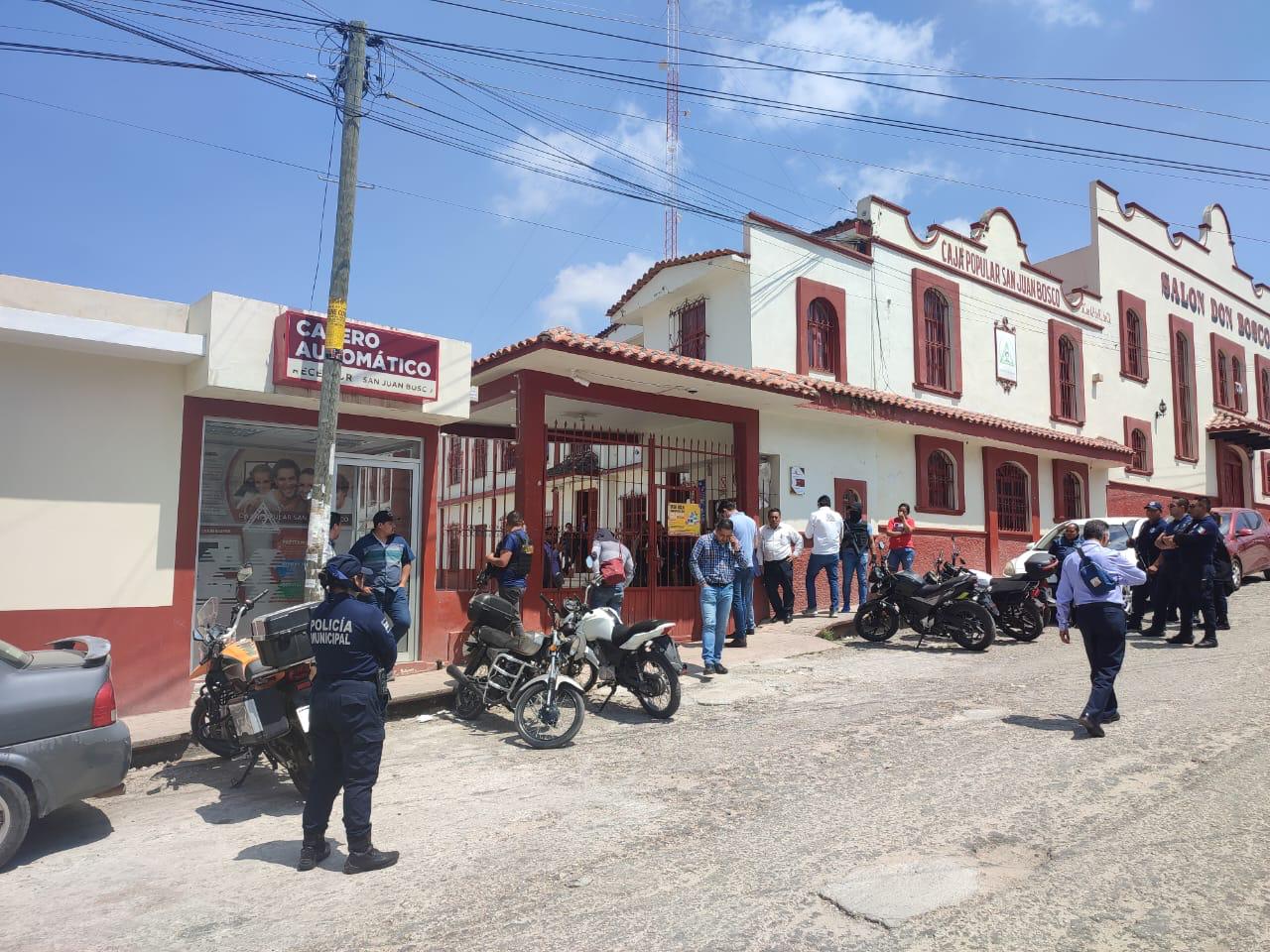 Asalta Enoc Hernández oficinas de la Caja Popular San Juan Bosco