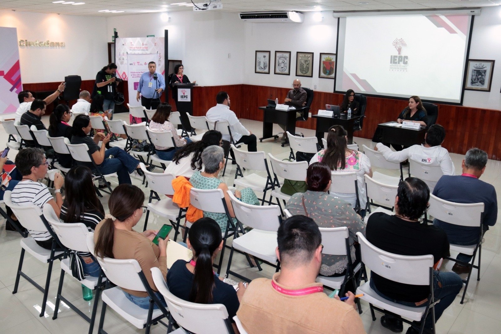 Imparten conferencias sobre violencia política digital y uso de redes sociales en el proceso electoral