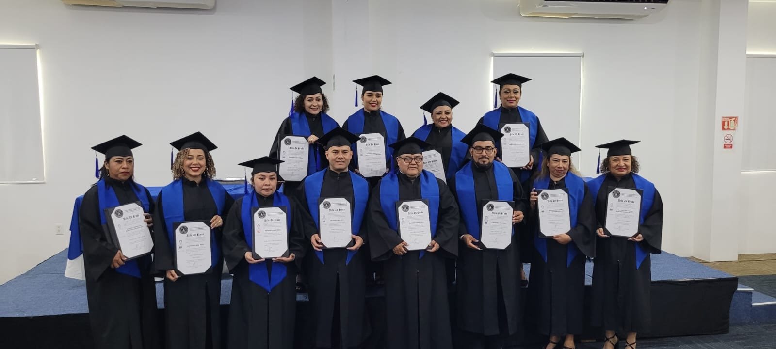 Se gradúan especialistas de la Universidad INFUS
