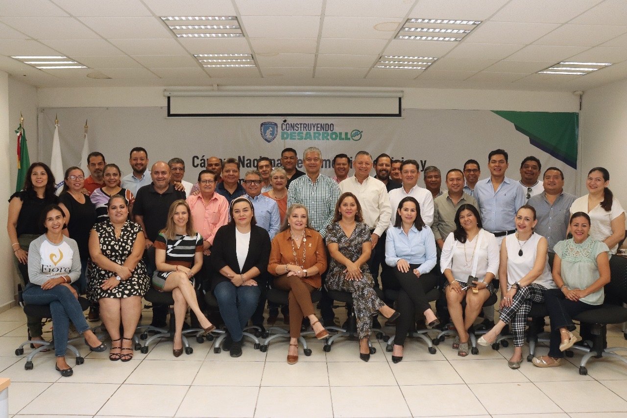 Designa Canaco Tuxtla a Miguel Ángel Blas Gutiérrez como su nuevo presidente para concluir el periodo 2024-2025.