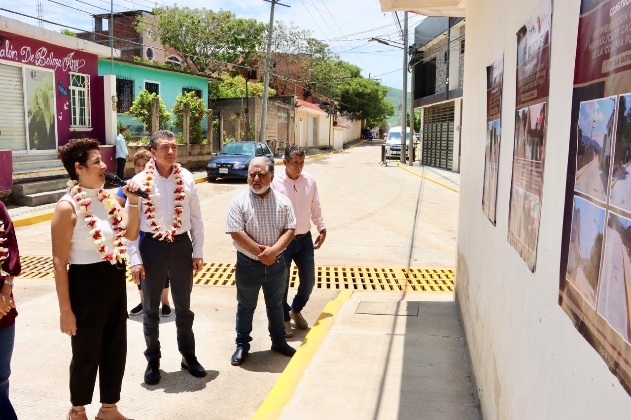 En Tuxtla, Rutilio Escandón inaugura pavimentación y mejoramiento de vialidades en Plan de Ayala