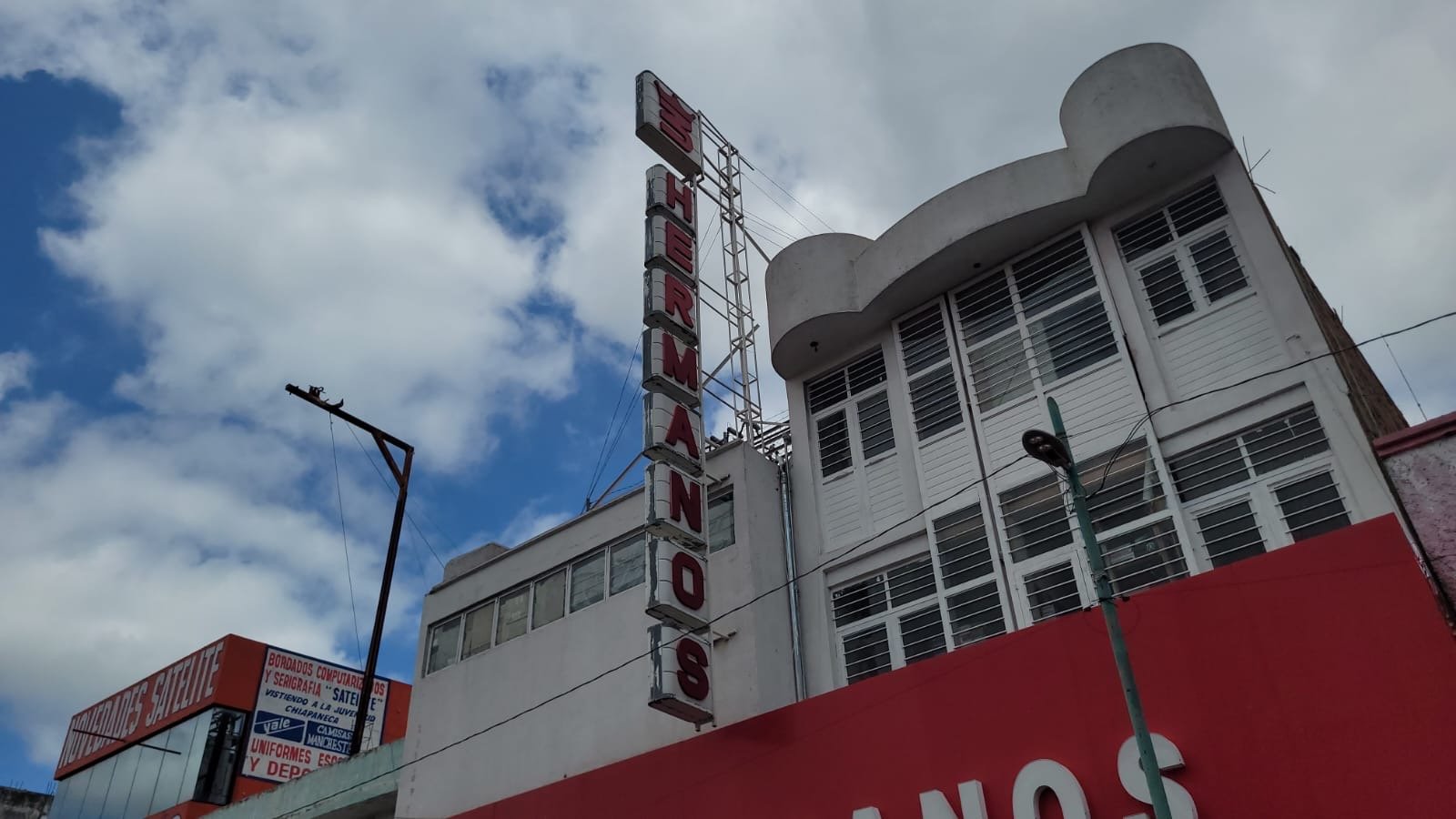 Monitorean espectaculares