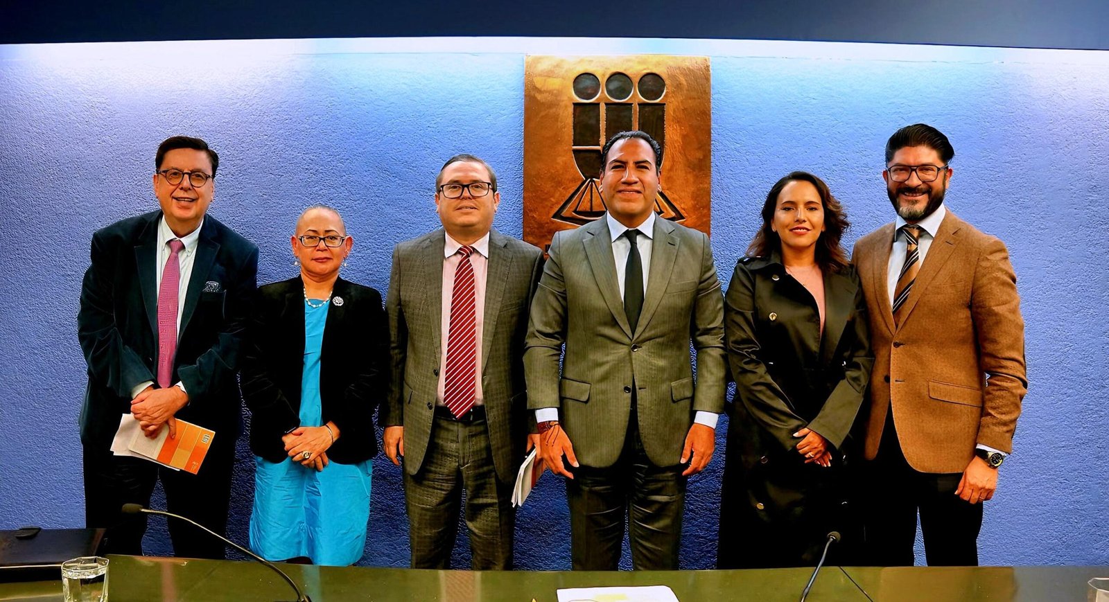 Eduardo Ramírez asiste a la presentación del libro «Democracia Plebiscitaria y Estado de Derecho»