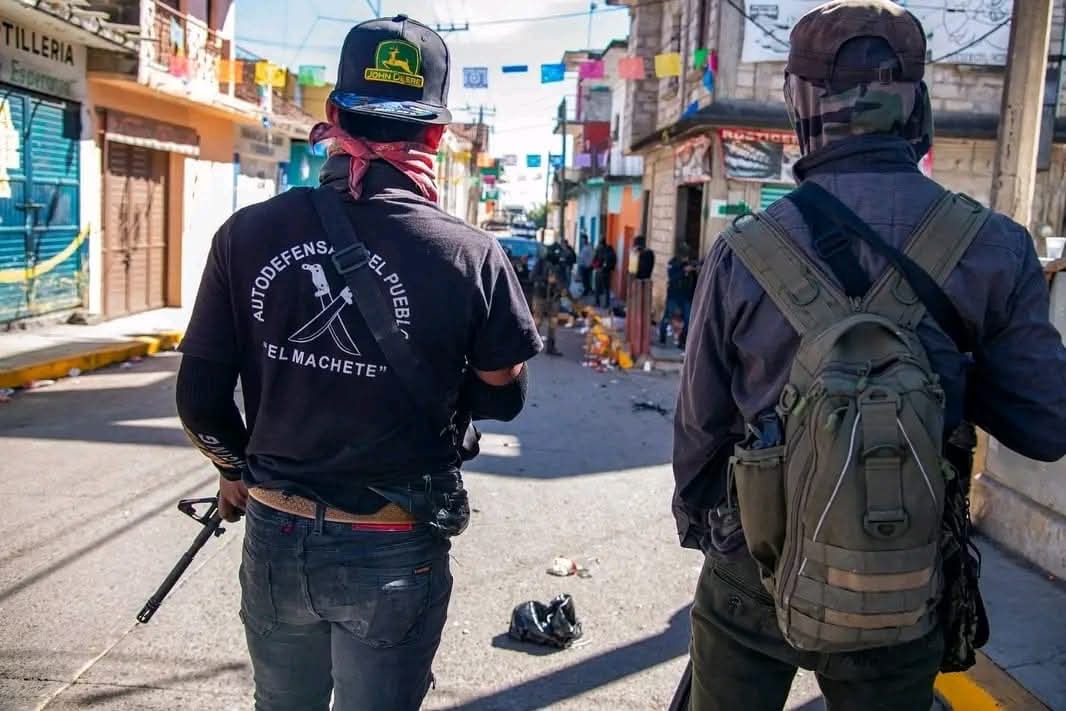 Cientos huyen de Pantelhó, por miedo a El Machete, al Amparo de las Fuerzas Armadas