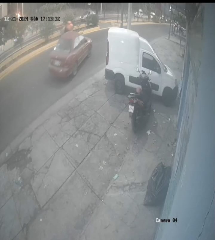 Piden ayuda para motociclista atropellado
