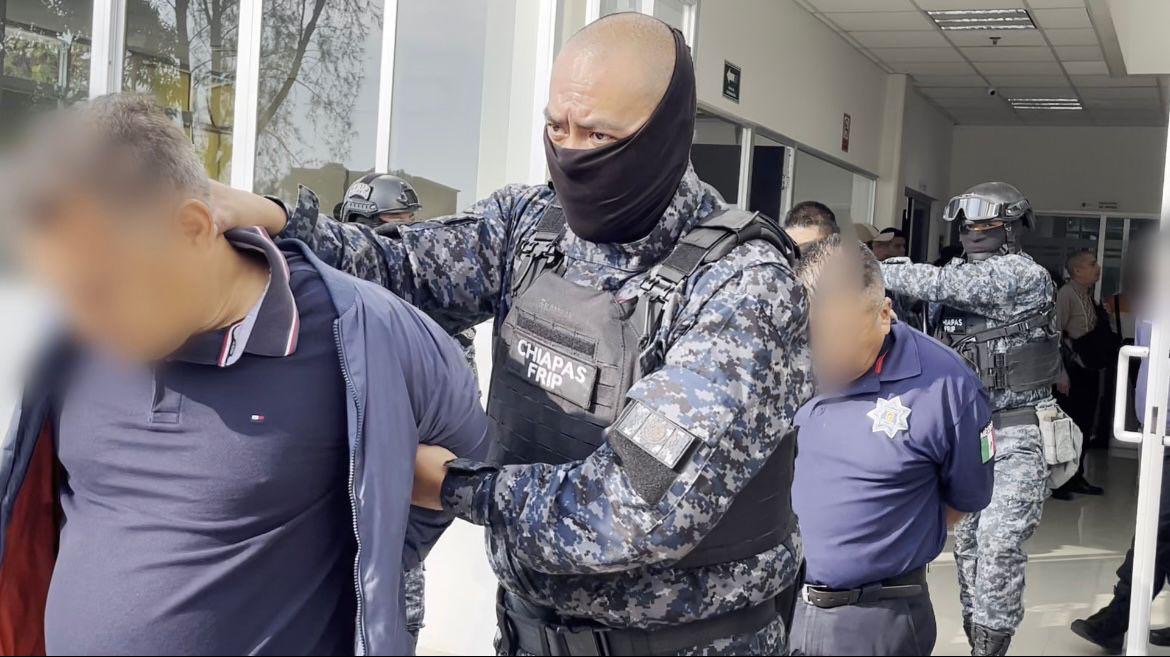 SSPC, FGE Y SSP detienen a nueve policías municipales y dos policías de investigación, presuntamente por el delito de desaparición forzada