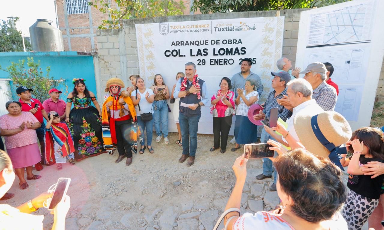 Da banderazo Angel Torres a pavimentación en colonia Las Lomas