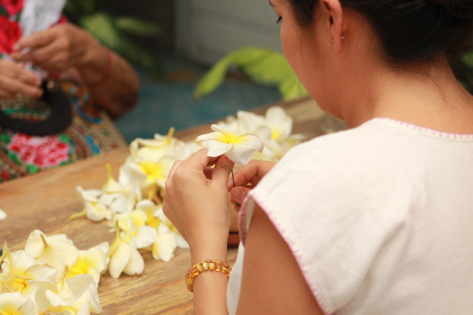 Celebran identidad zoque con la tradicional Ensarta de Flor de Mayo