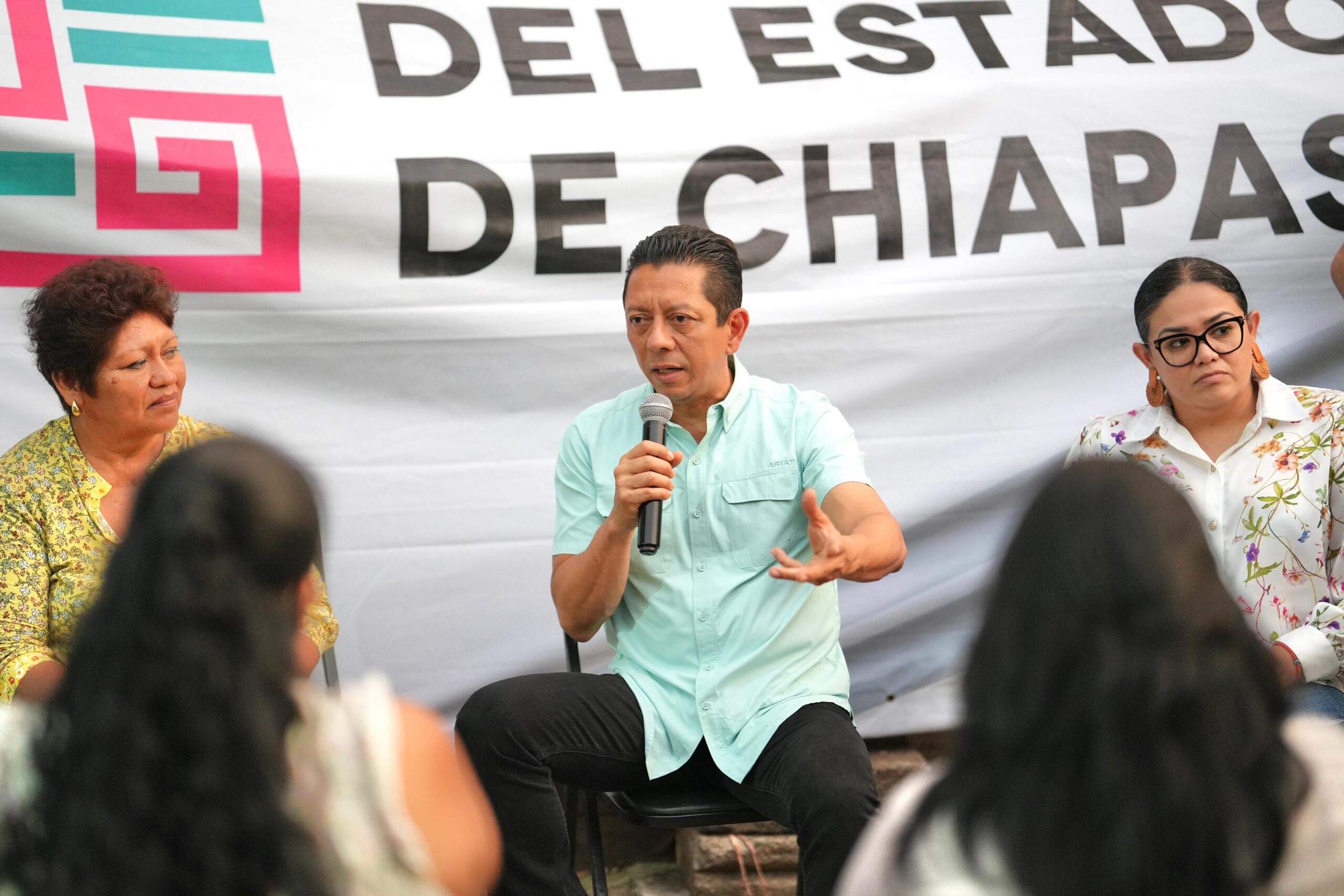 Atiende Jorge Llaven de manera directa denuncias de habitantes de Lomas del Oriente, en Tuxtla