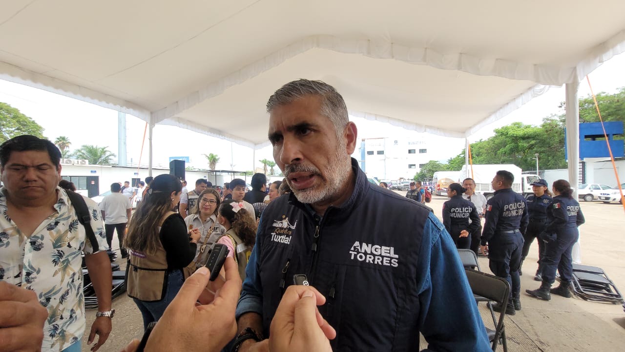 Encabeza Angel Torres inauguración de una calle más en Loma Bonita