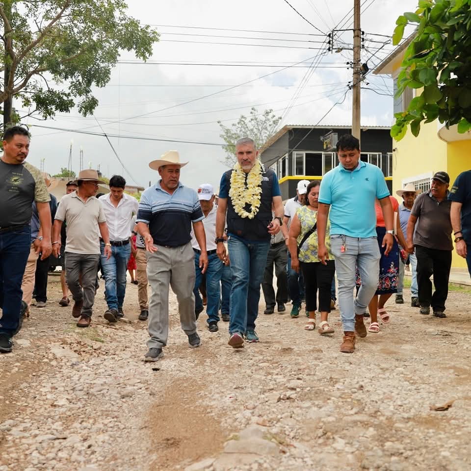 Familias de El Jobo y Alianza Campesina atestiguan arranque de obras viales en Tuxtla