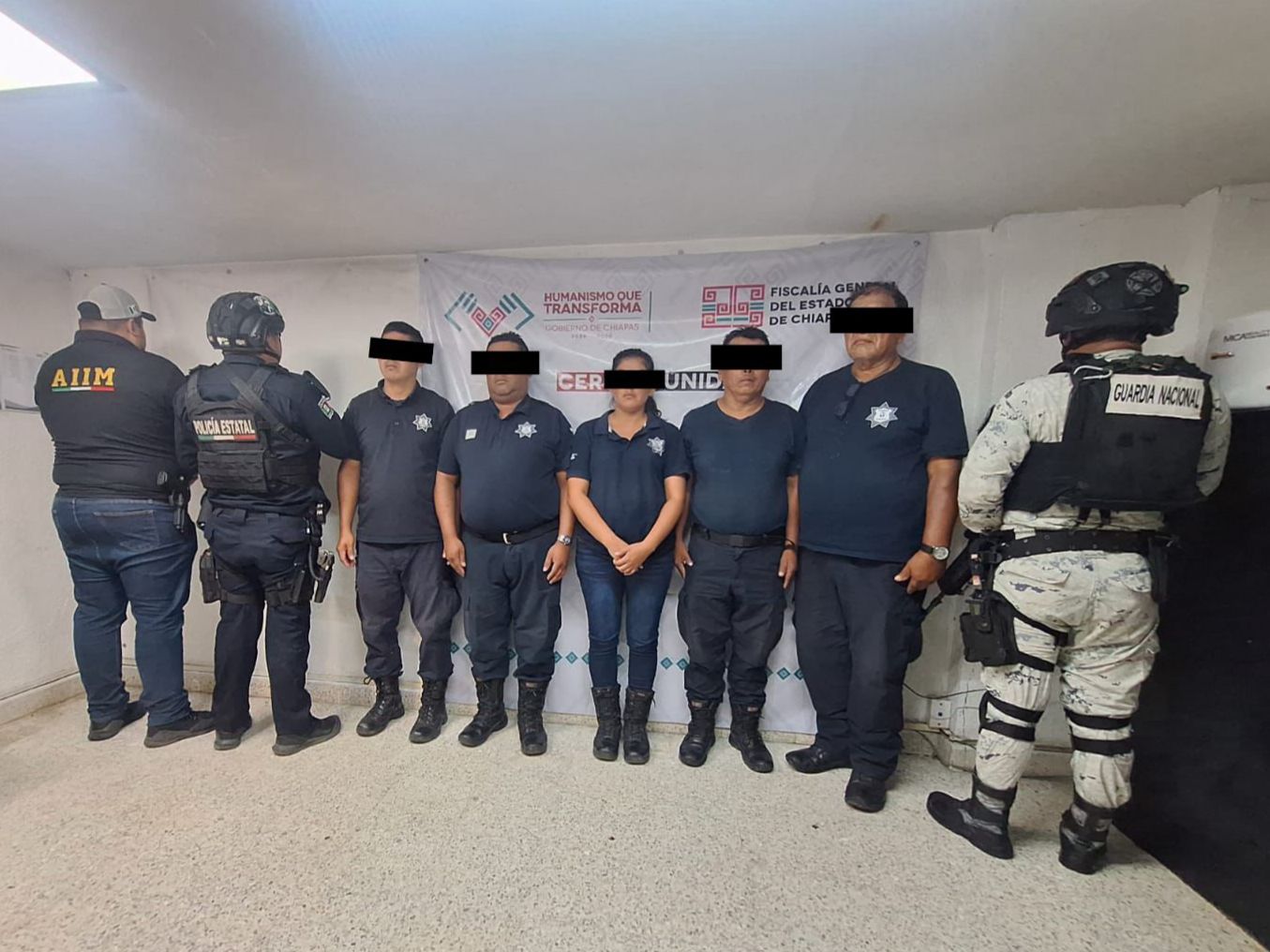En operativo interinstitucional detienen a policías municipales por probables delitos de homicidio, ejercicio ilegal y abandono de funciones en Sunuapa