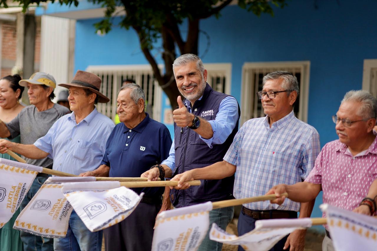Inicia Angel Torres trabajos de pavimentación de la Avenida Las Casas en Santa María La Ribera