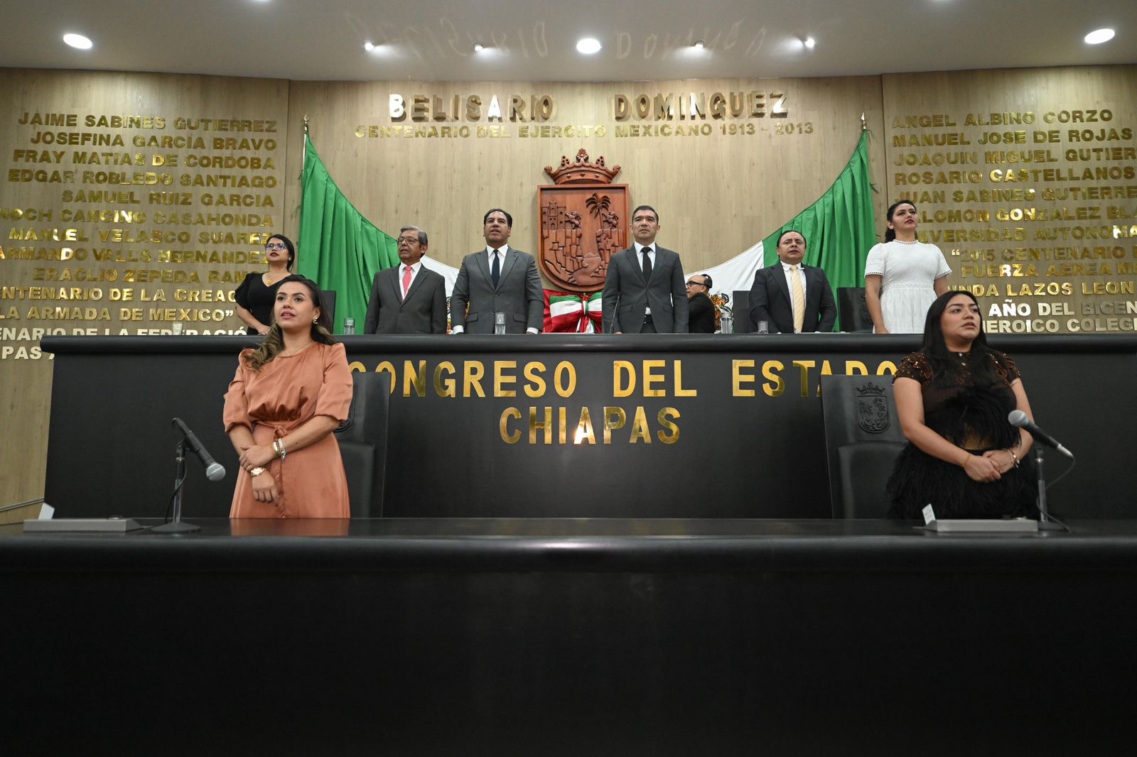 Impone Eduardo Ramírez Medalla “Rosario Castellanos” a Natalio Hernández Hernández