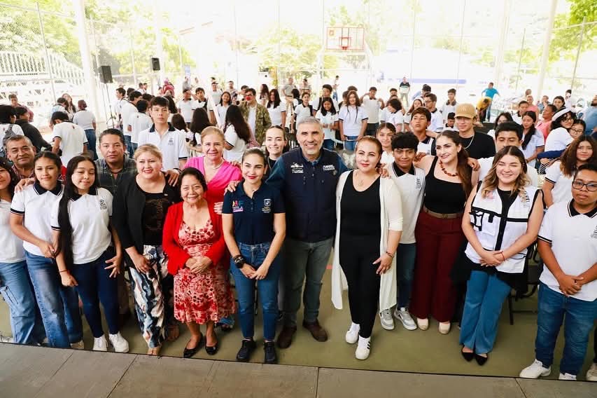 Tux-Útiles está llegando a todas las preparatorias públicas de Tuxtla: Angel Torres