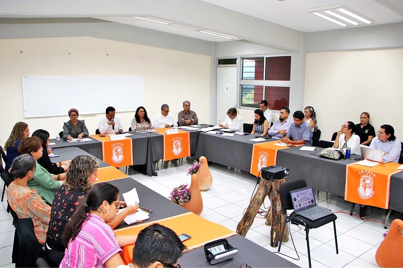 UNICACH abre reflexión sobre los símbolos que construyen la identidad chiapanecaDiversidad cultural y raíces históricas, claves para nuevos referentes identitarios