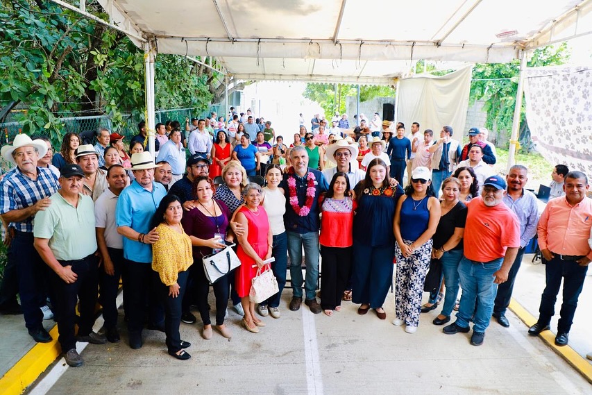 Angel Torres inaugura 580 metros lineales de pavimentación en la colonia Plan de Ayala