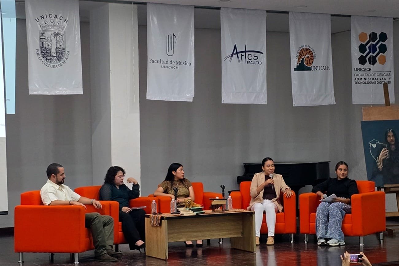 Egresados de UNICACH comparten experiencias laborales desde mirada intercultural