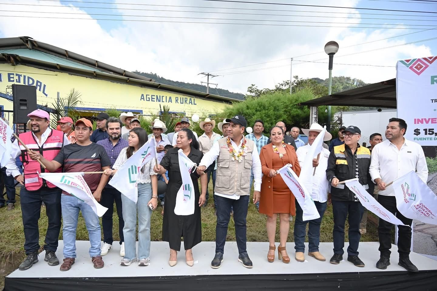 En Montecristo de Guerrero, Eduardo Ramírez fortalece acciones educativas, de salud y caminos