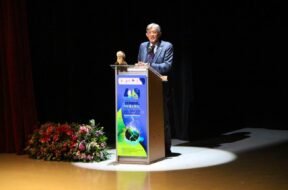 a690a9ef-e3f2-4aa3-ad0e-e7179785ab0b